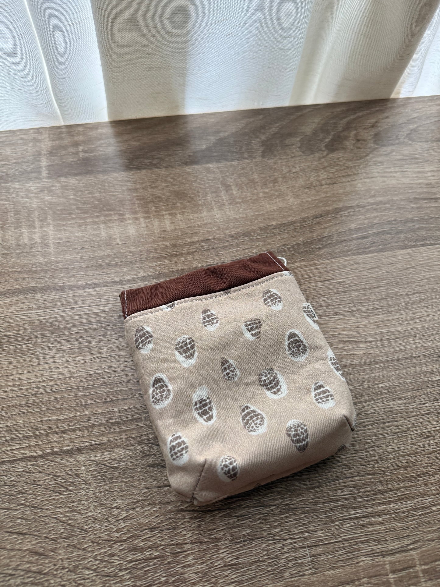 Squeeze pouch