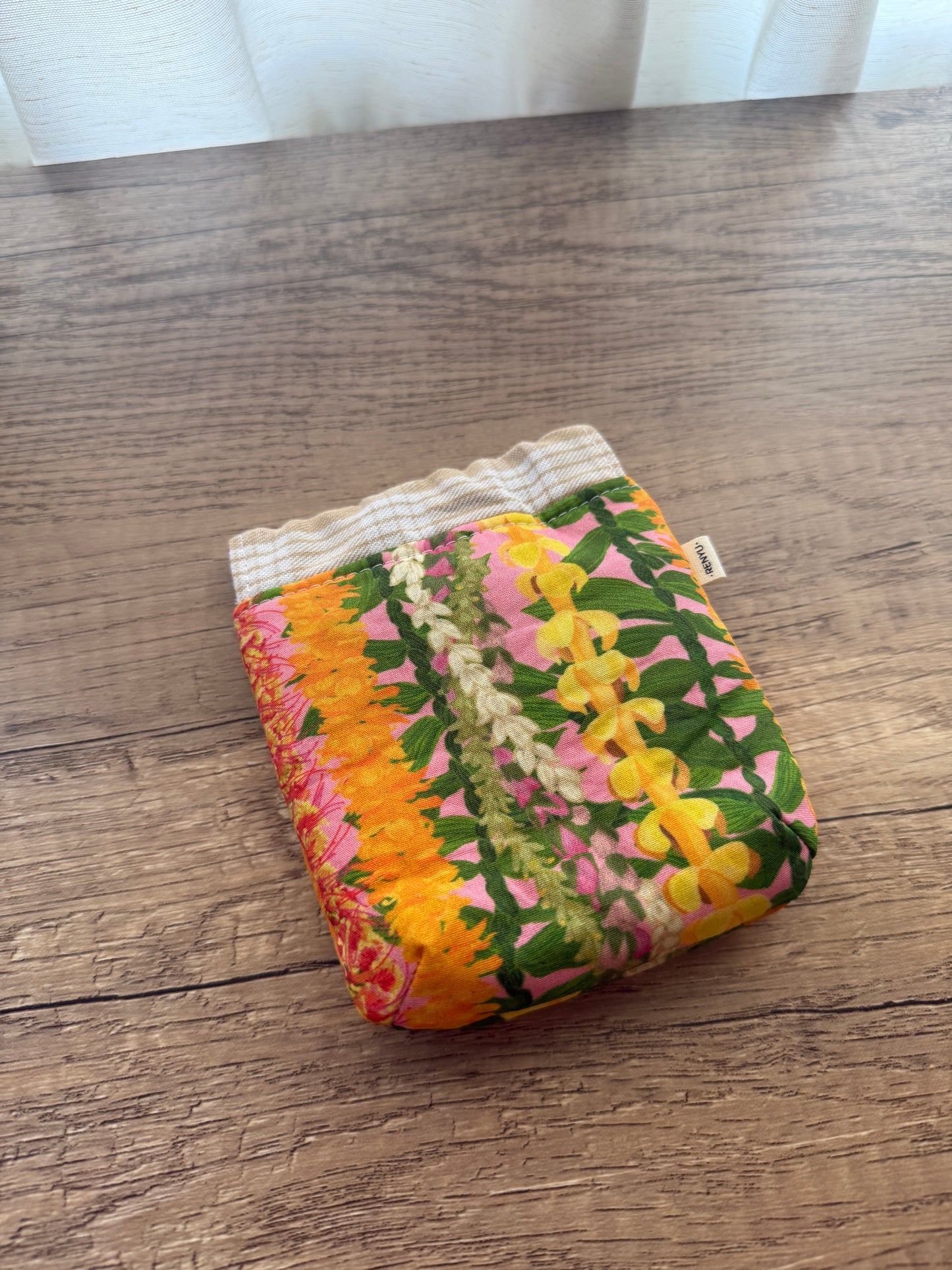 Squeeze pouch