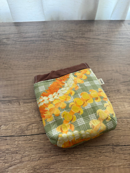 Squeeze pouch